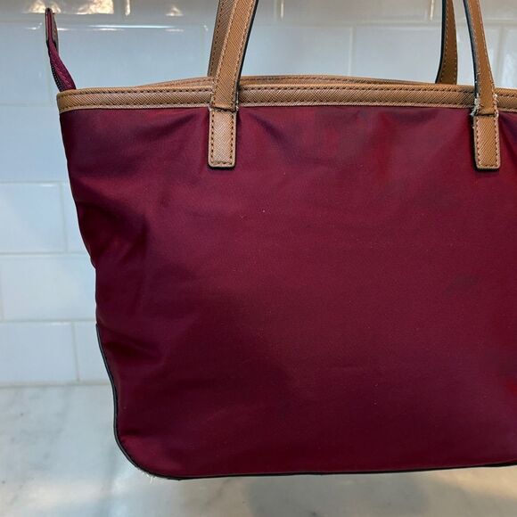 MICHAEL KORS Preppy Core Nylon & Leather Kempton Tote - Picture 5 of 16